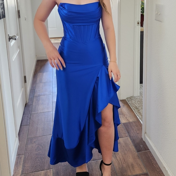 Dresses & Skirts - Elegant Blue Strapless Dress